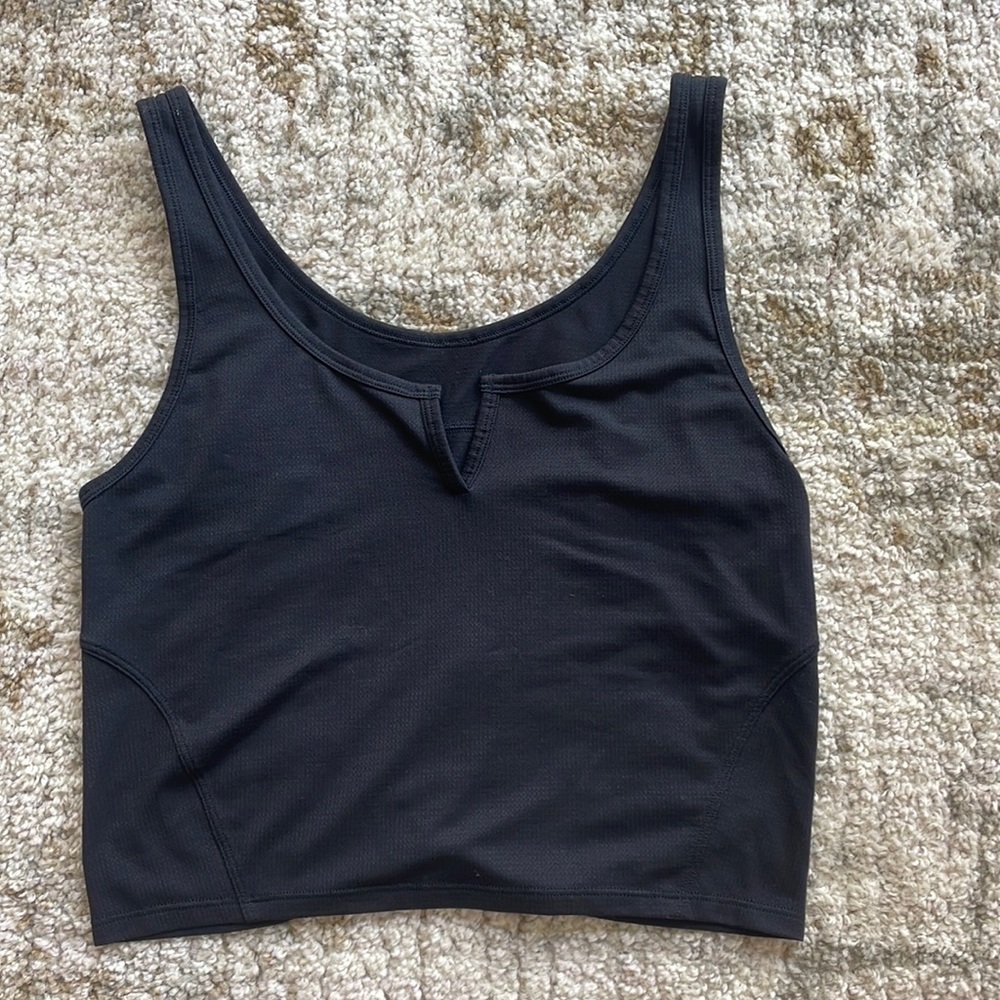 Basically brand new lulu lemoncrop top